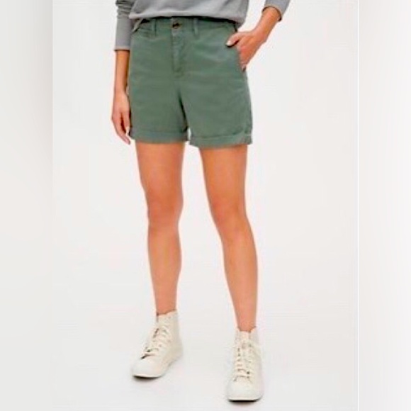 💚 GAP Women’s Girlfriend Chino Shorts Khaki Green NWOT, Size 2 - Picture 2 of 14